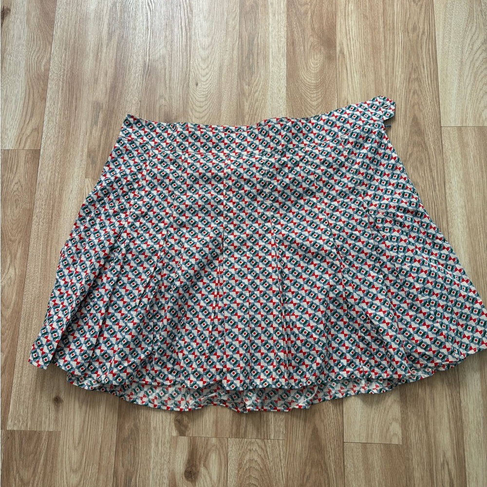 Maeve dimensional skirt in a flattering shape.